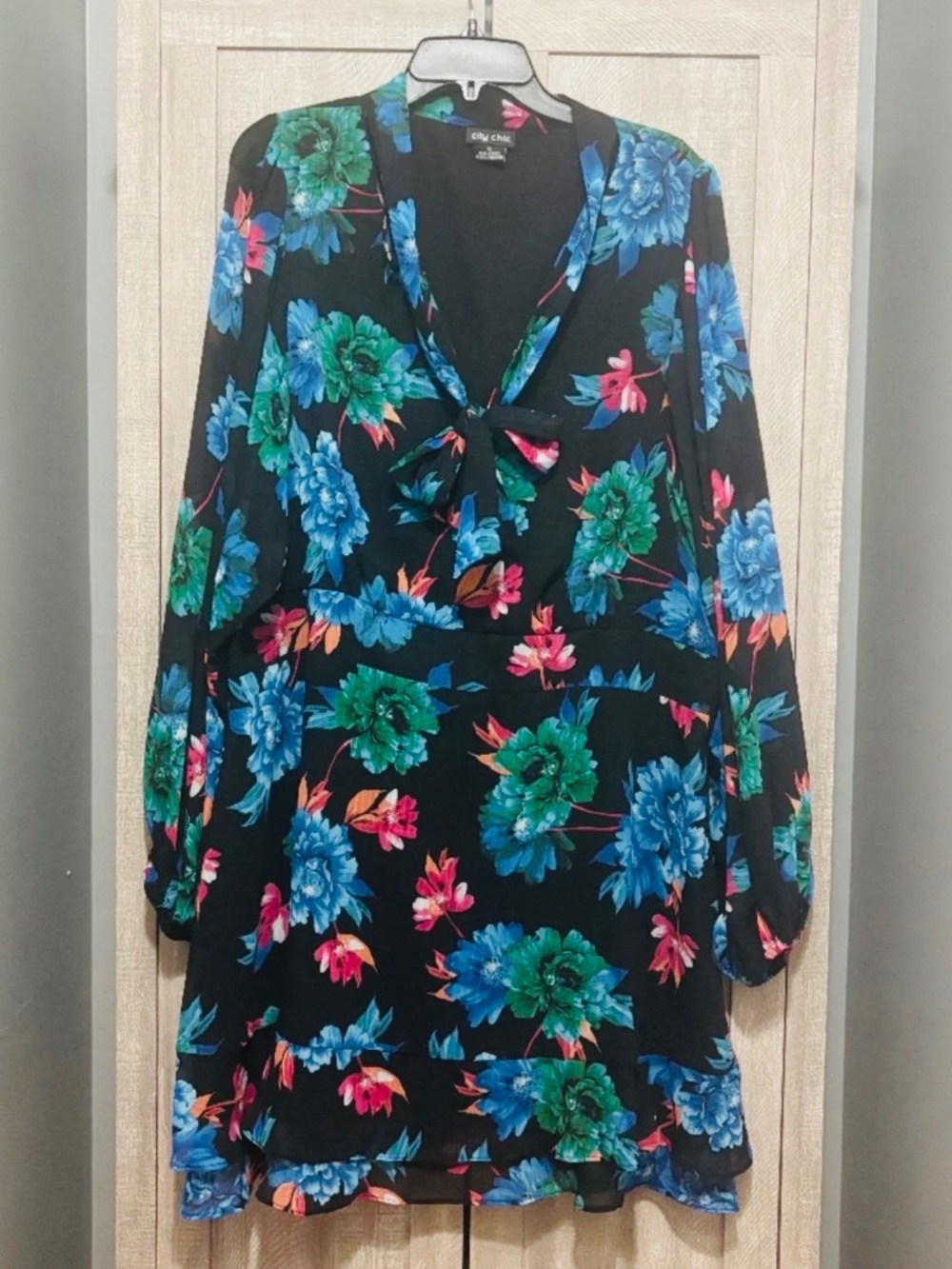 City Chic Blakely Floral Mini Dress Black and Blue women's Plus XL 22